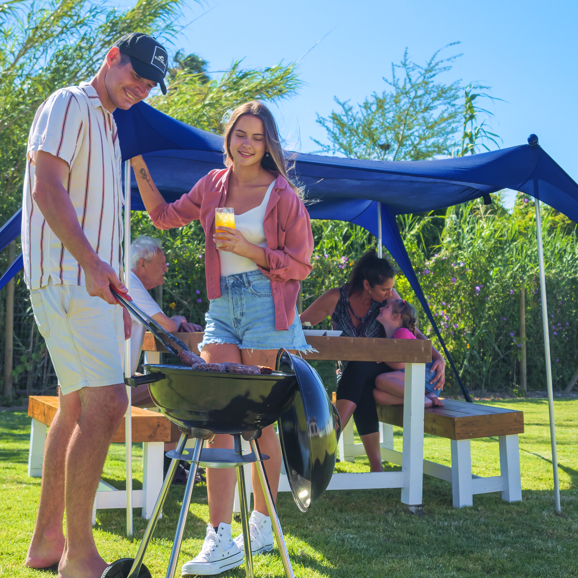 sun-ninja-beach-tents-n7 Sun-Ninja_4_person_tent_navy_7.png