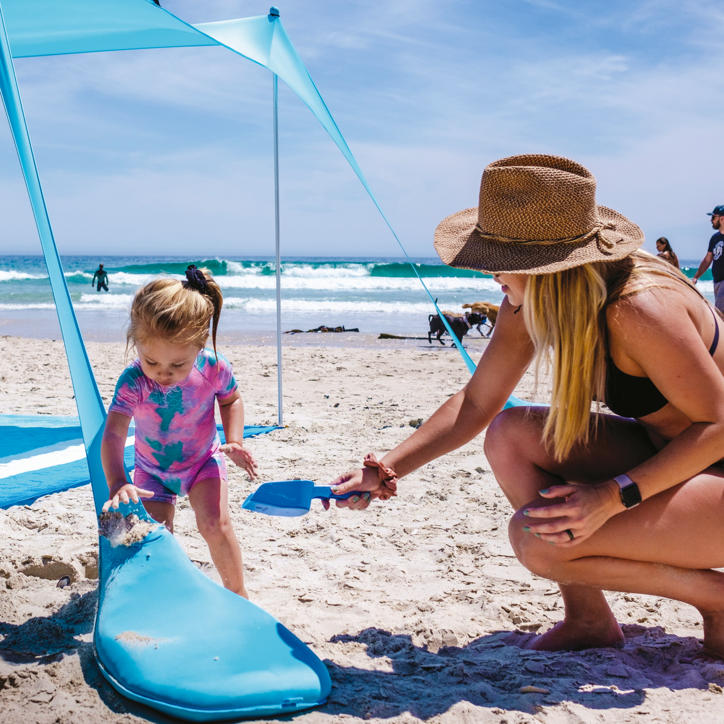 the-family-man-bundle-j3 Sun-Ninja_8_person_tent_turquoise_7.png